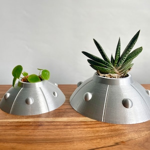 Flying Saucer Planter - Cute Alien Spaceship Planter - Gift for Kids - Succulent Planter - UFO Pot - Alien Ship