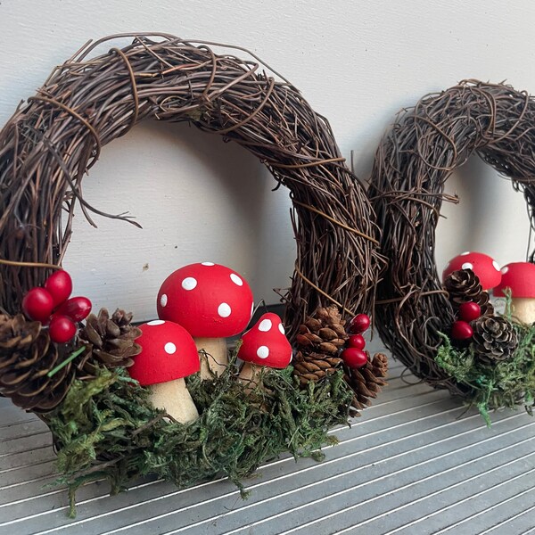 Handmade Mini Woodland Mushroom Wreath Decor, Mini Cottage Core Mushroom Wreath Decor