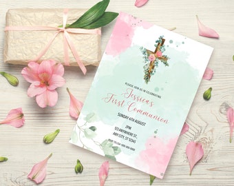 Pode incluir: Um convite em aquarela com um design de cruz floral. O convite é para a Primeira Comunhão de Jessica no domingo, 4 de agosto às 14h. O endereço é 123 Anywhere St, Any City, ST 12345. RSVP para Lisa no 000-000-0000.