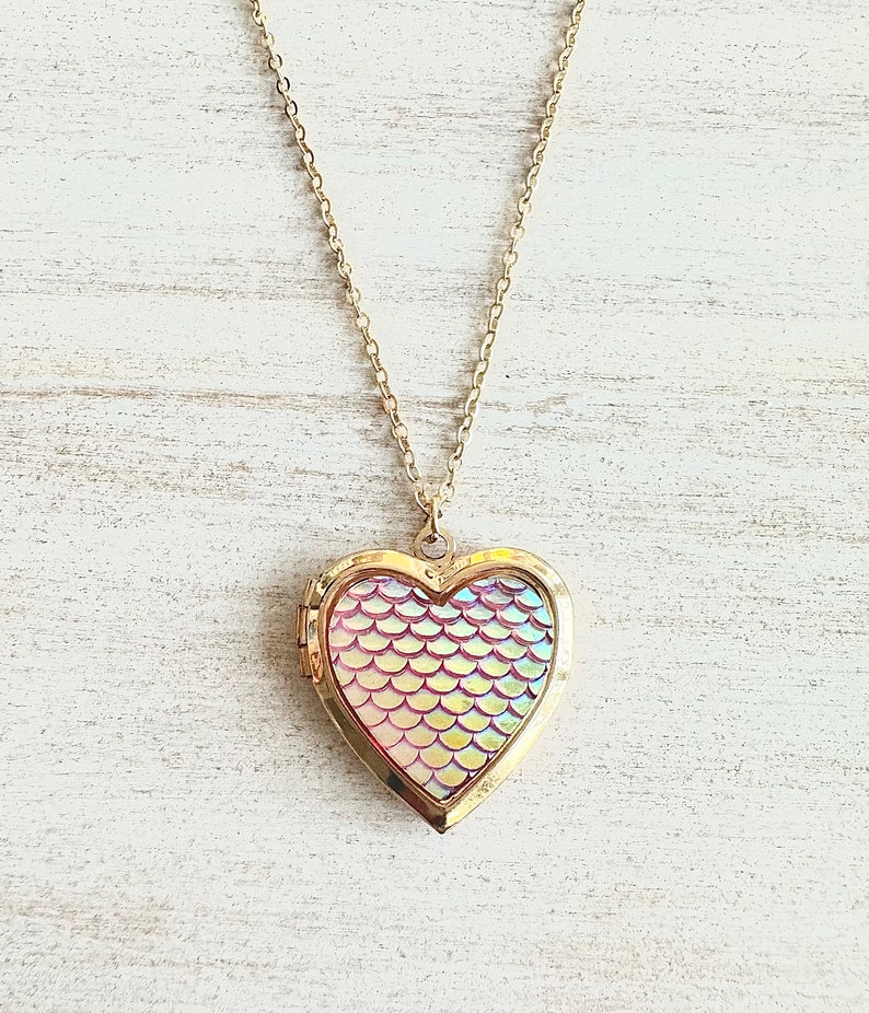 One of a kind Heart Shaped Locket with Pink Iridescent Mermaid Scales Accent, Mermaid Locket Necklace, The Little Mermaid Locket Necklace 画像 7