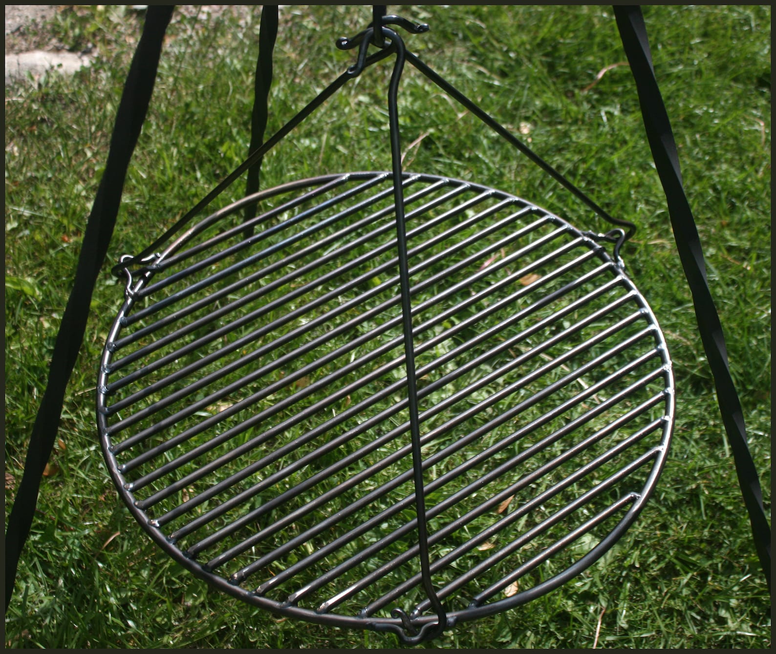 Hanging grill- grill for tripod