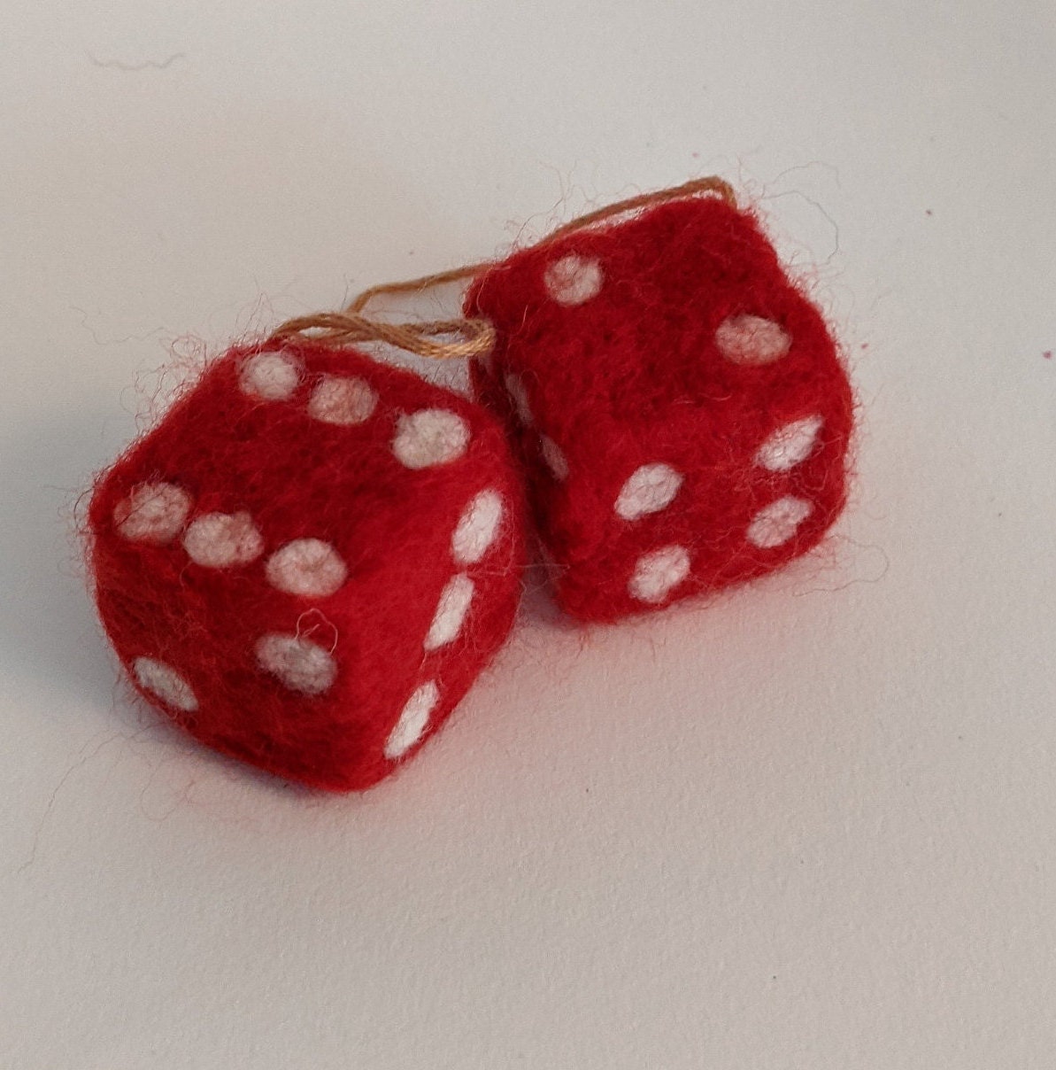 4x Würfel Fuzzy Dice gelb 5 cm Plüschwürfel Auto Fahrzeugdeko Innenspiegel