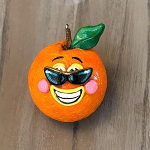 Fröhliches oranges Ornament