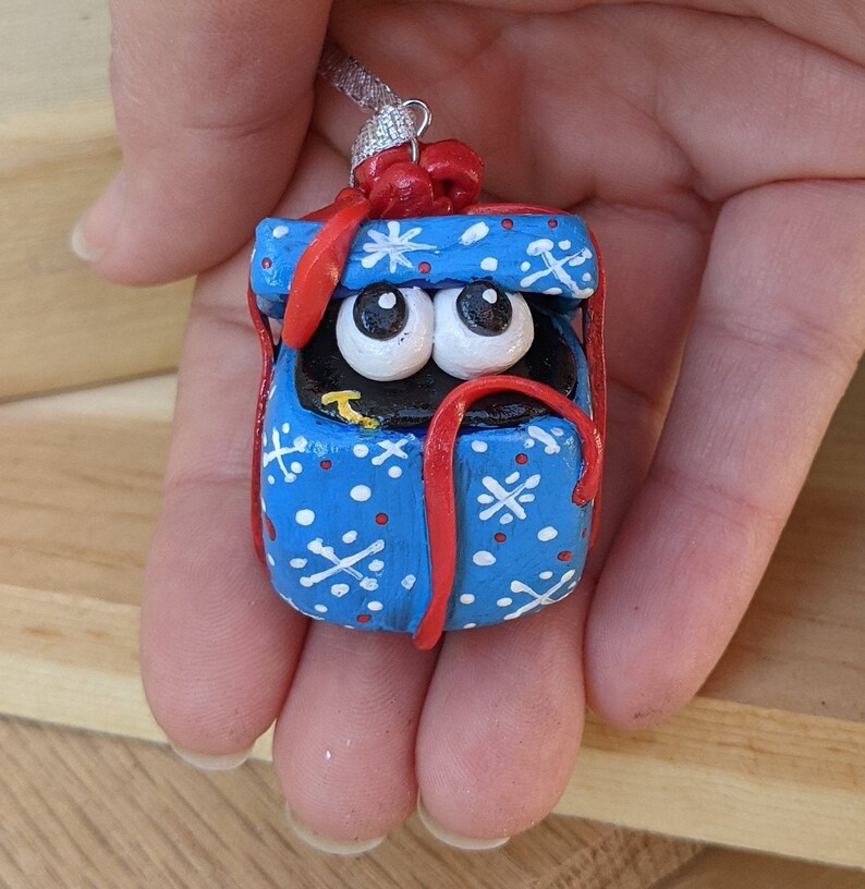 Peeking Present