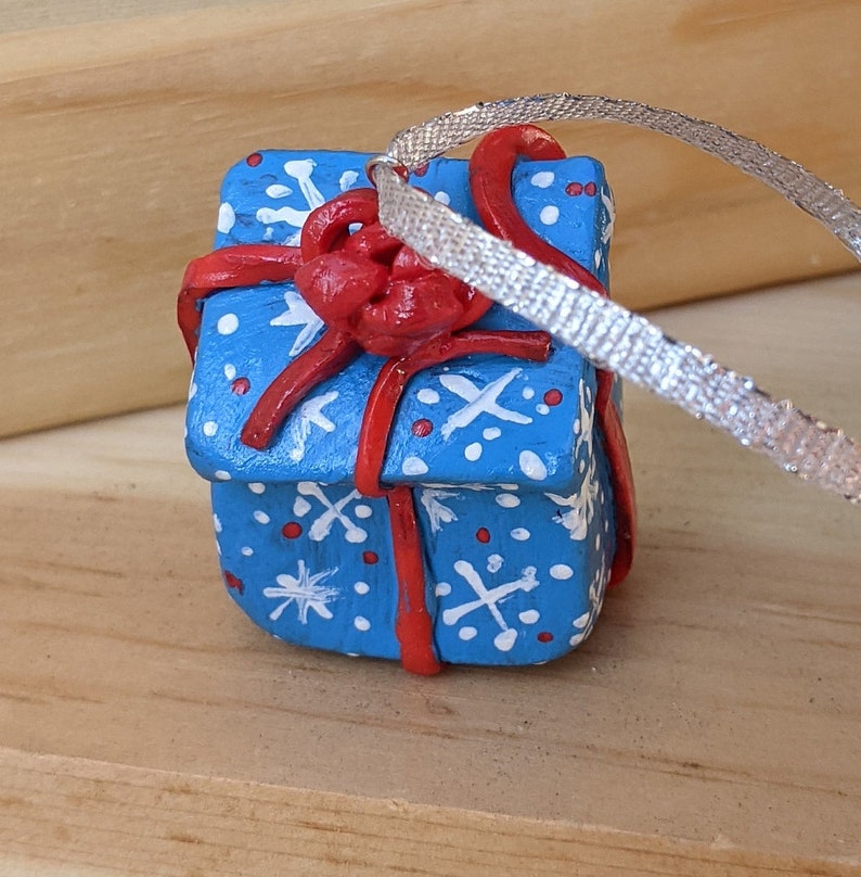 Peeking Present