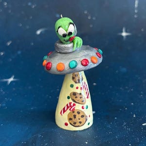 Martian Beaming Up Sweets Ornament