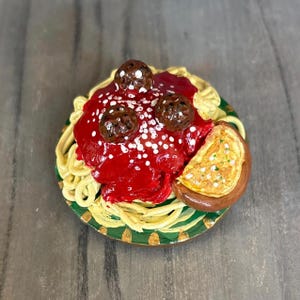 Enfeites de espaguete e ravioli