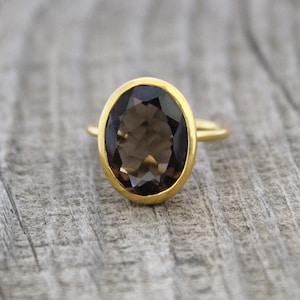 Handmade Oval Smoky Quartz Ring: Polished Gold Gemstone