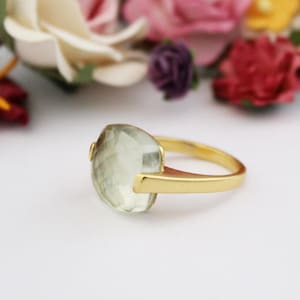 Anello fatto a mano con ametista verde: anello cocktail con prasiolite placcato oro