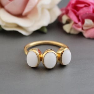 Anillo de ágata blanca bañado en oro: anillo de piedras preciosas hecho a mano, anillo de plata de ley
