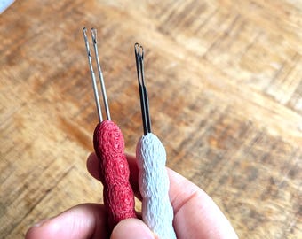 Double Fine gauge 3.6mm latch hook tool • 3D printed handle with extra grip • Mini latch hook for fine 3.6mm gauge machines