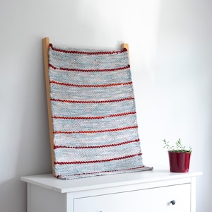 Handvävd trasmatta 'Carly', trasmatta, heltäckningsmatta, handgjord matta, 68x100cm, tillverkad av återvunnet material, upcycle, föremål med en historia