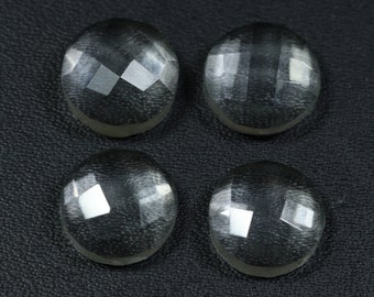 Facettierter Bergkristall-Edelstein: Runder Cabochon im Rosenschliff