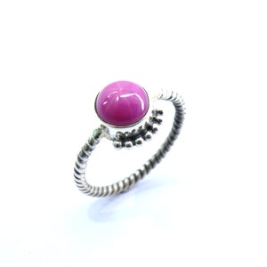 Elegant Star Ruby Ring: Minimalistisk stapelring i sterlingsilver