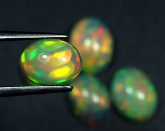 AAA Ethiopische opaalcabochon: meerkleurige ovale edelsteen, 4,50 karaat