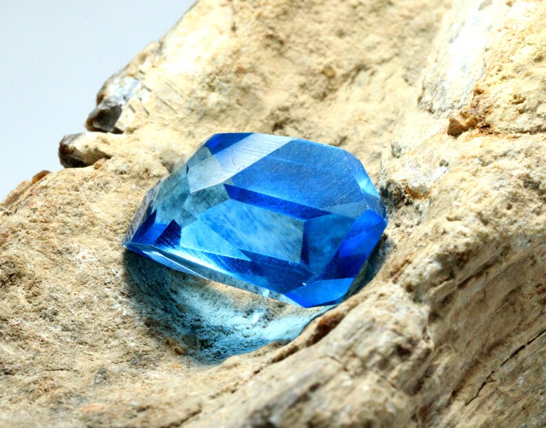 Natural Swiss Blue Topaz Rough Gemstone Blue Topaz Raw Loose Gemstone Pendant Size Blue Topaz Gemstone 16x9x7 MM 11.50 Carat