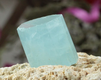 Blue Aquamarine Specimen Rough, 100% Natural Aquamarine Minerals Raw Loose Gemstone Aquamarine Rough Birthstone 40.95 Carat 17x15x14 MM