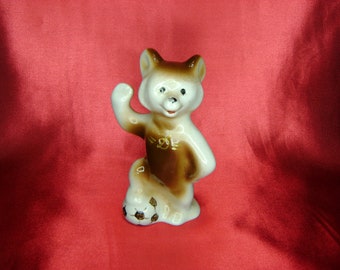 Figura de porcelana Oso futbolista Delantero centro Polonne Ucrania década de 1960