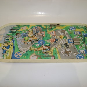 Gioco da tavolo vintage in legno, biliardo per bambini, Pinball poosh m up Segnali stradali delle regole del traffico