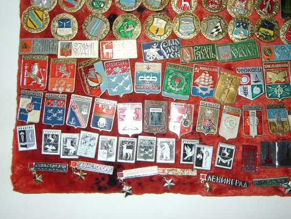 Set of soviet enamel badges (coats of arms, citie… - image 5