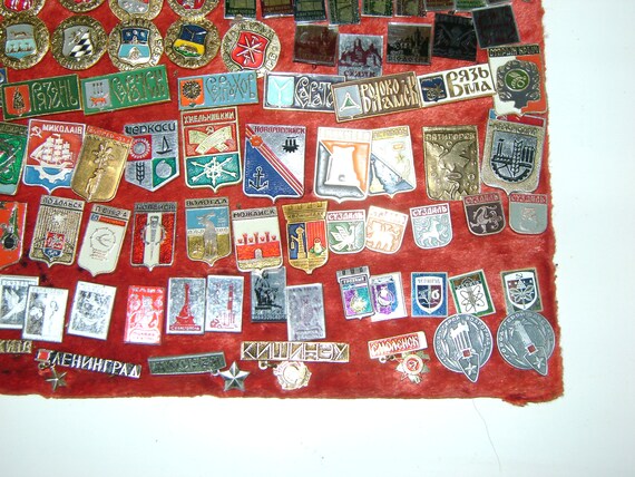 Set of soviet enamel badges (coats of arms, citie… - image 6