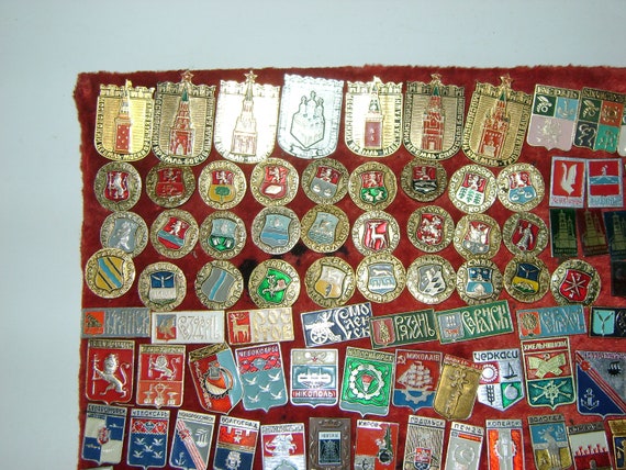 Set of soviet enamel badges (coats of arms, citie… - image 3