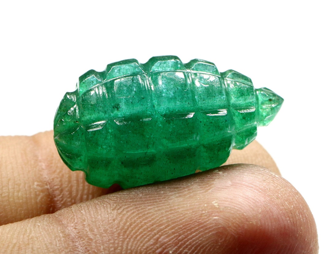 AAA Natural Emerald Gemstone Pendant Size Emerald Drops Shape Carved