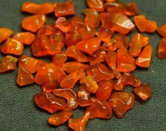 Barwiony meksykański opal ognisty: polerowany surowy kamień szlachetny (6-18 mm)
