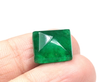 Cabochão de Esmeralda Verde, 10,55 CRT, formato Sugar Loaf, 13 mm