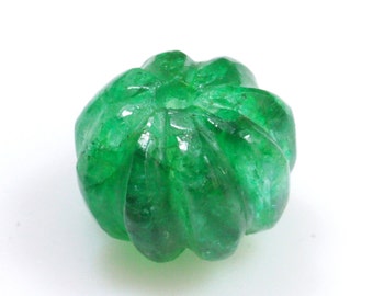 3.50 Carat Fine Quality Beryl Emerald Carving Gemstone Muskmelon Shape 8x6 MM Pendant Size Emerald Carved Loose Gemstone