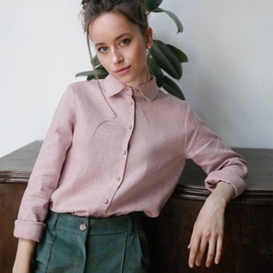 Classic linen shirt with long sleeves