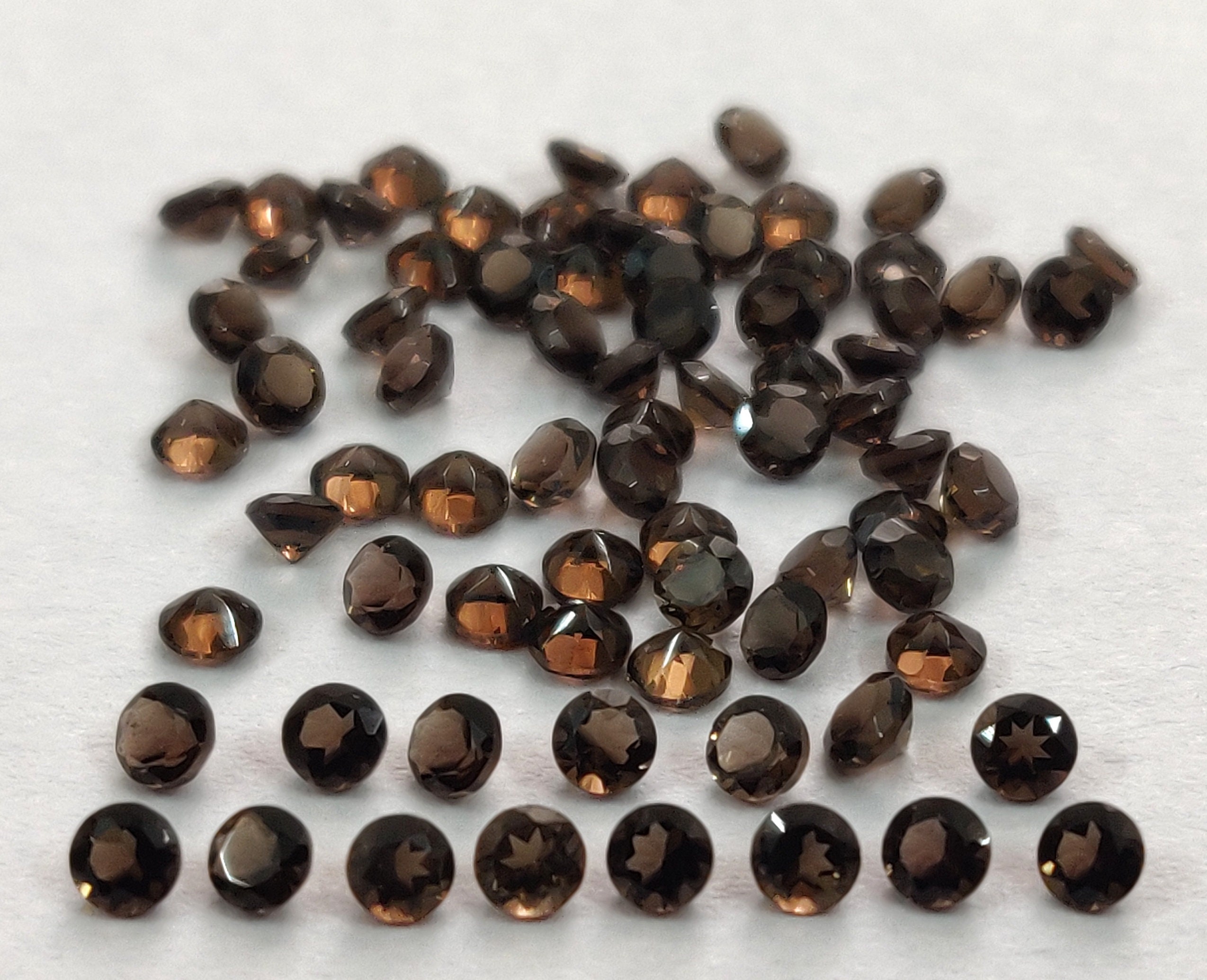 天然スモーキークォーツ 3mm ラウンドファセット AAA品質 - ルース