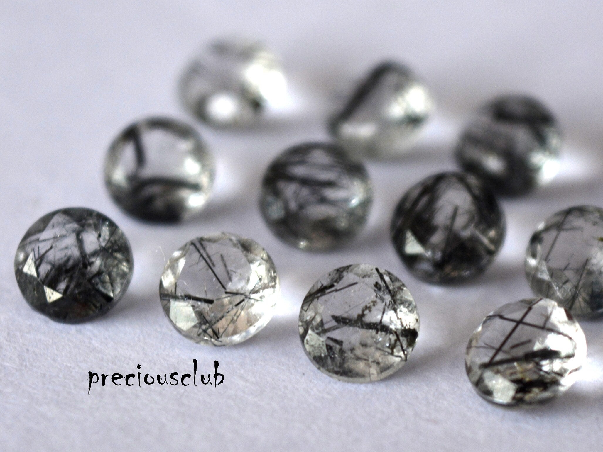 天然ブラックルチルクォーツ 6 mm ラウンドカット - ルースブラック