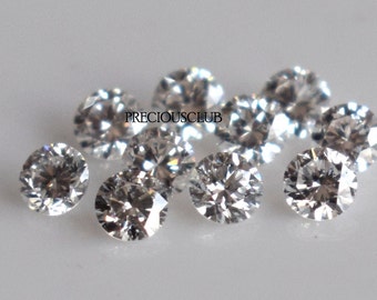 Diamante redondo blanco natural de color E-F de talla brillante frente a diamante suelto de color E-F de 2,50 mm