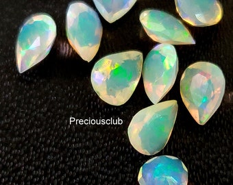 Naturalny opal etiopski – fasetowany kamień szlachetny o szlifie gruszkowym (3 x 5 mm)