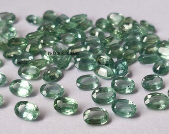 天然の希少なミントグリーンカイヤナイト オーバル 4 x 6 mm