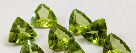 天然ペリドット トリリオンカット 7mm ファセットカット - AAA品質の