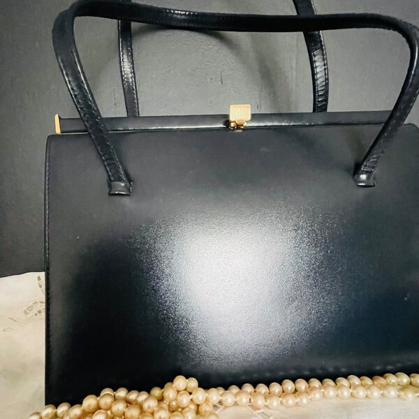 Vintage top handled handbag in leather