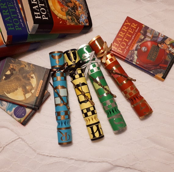 Harry Potter Hogwarts Houses With Wizard Wand Christmas Crackers