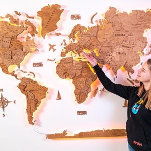 Wood World Map led Wall Art Large Wall Decor Weltkarte Holz Travel Home Decor Housewarming Gift Anniversary Gift For Husband