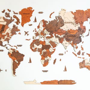 Houten wereldkaart