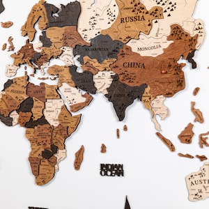 ピン付き木製世界地図：旅行用ウォールアート
