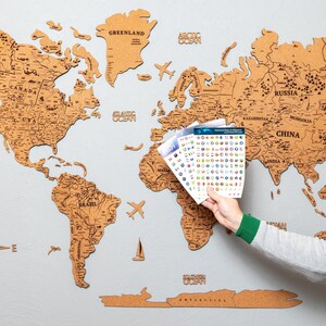 Mappa del mondo in sughero, regalo per il marito, mappa del mondo in legno, regalo per coppie, mappa turistica per la decorazione dell'appartamento, mappa con puntine da disegno, regalo per la nuova casa, mappa del mondo da parete