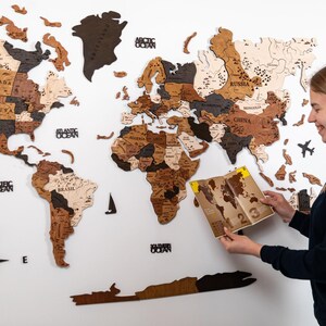 3D houten wereldkaart muur kunst muur decor, 5e verjaardag cadeau voor man, reizen wereldkaart, push pin kaart, decor rustiek huis