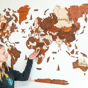 Houten wereldkaart