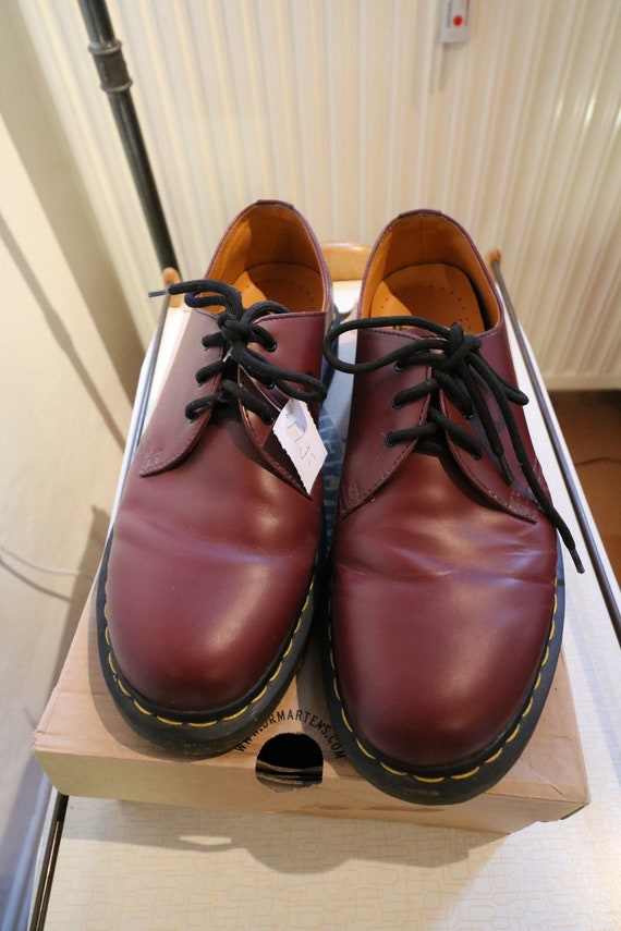 Shoes by Dr Martens in bordeaux red