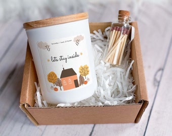 Lasst uns drinnen bleiben Gemütliche Herbst Duftkerze Kürbis Gewürz Herbst Geschenk für Freunde Mama Papa Oma Geburtstag Geschenk Herbst Vibes Dekoration