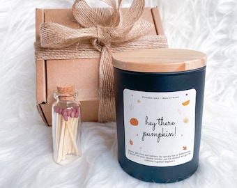 Hey There Kürbis Herbst Duftkerze Geschenkkerze Kürbis gewürz gemütlich Herbst für Freunde Mama Oma Geburtstagsgeschenk Halloween Dekoration