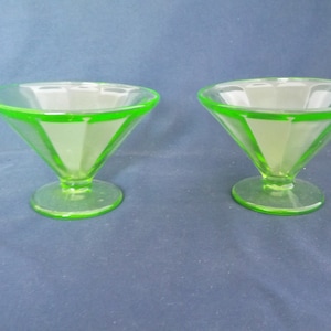 Set of 2 Federal Glass Uranium Green Sherbet Sundae Dessert Bowls w/Ribbed Pattern