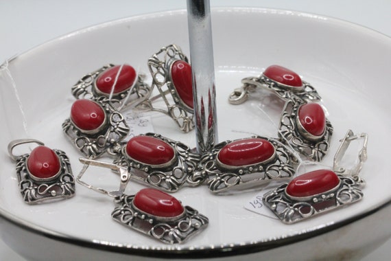 Bracelet Ancien En Argent Massif Avec Vrai Corail Rouge - Bijou Traditionnel D'occasion
